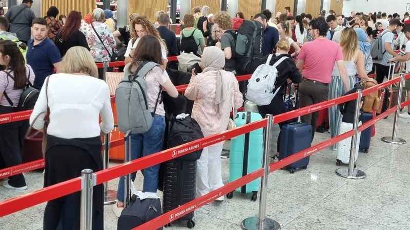 İstanbul Havalimanında tatil yoğunluğu yaşandı